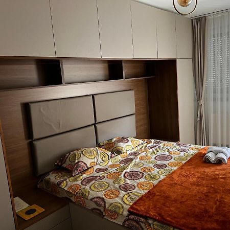 Elegant Apartment In City Centre Pristina Exteriör bild