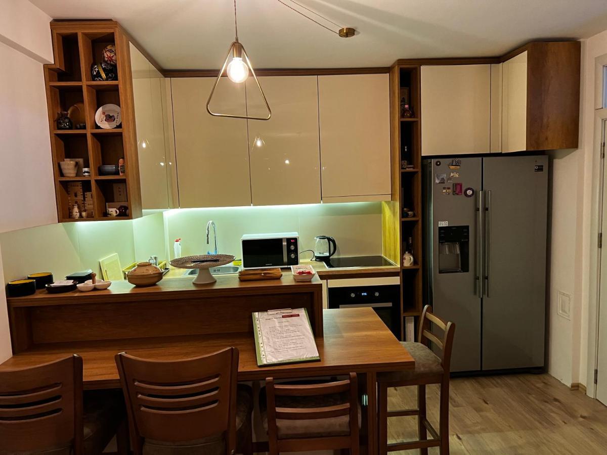 Elegant Apartment In City Centre Pristina Exteriör bild