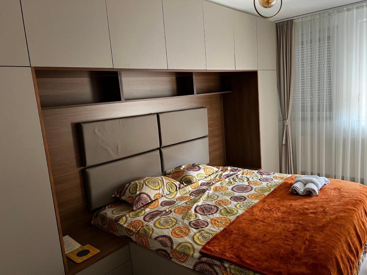 Elegant Apartment In City Centre Pristina Exteriör bild