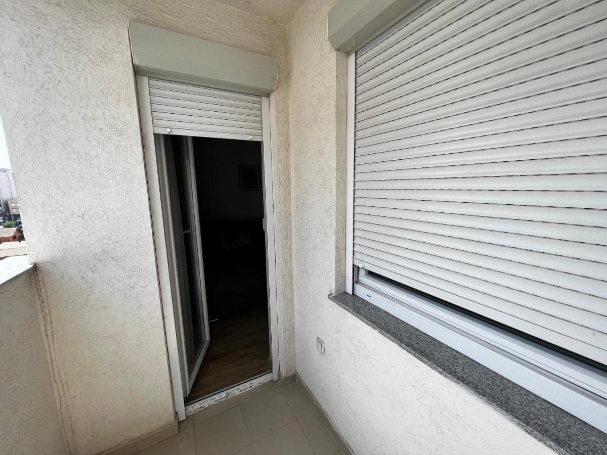 Elegant Apartment In City Centre Pristina Exteriör bild