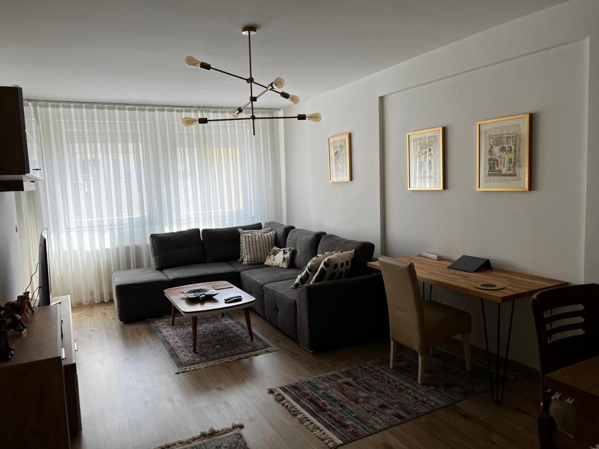 Elegant Apartment In City Centre Pristina Exteriör bild