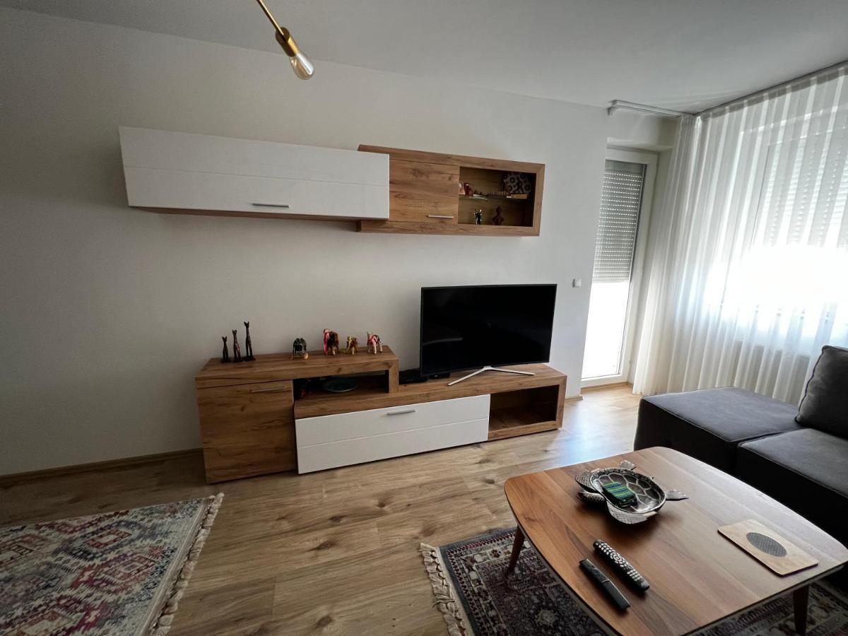 Elegant Apartment In City Centre Pristina Exteriör bild