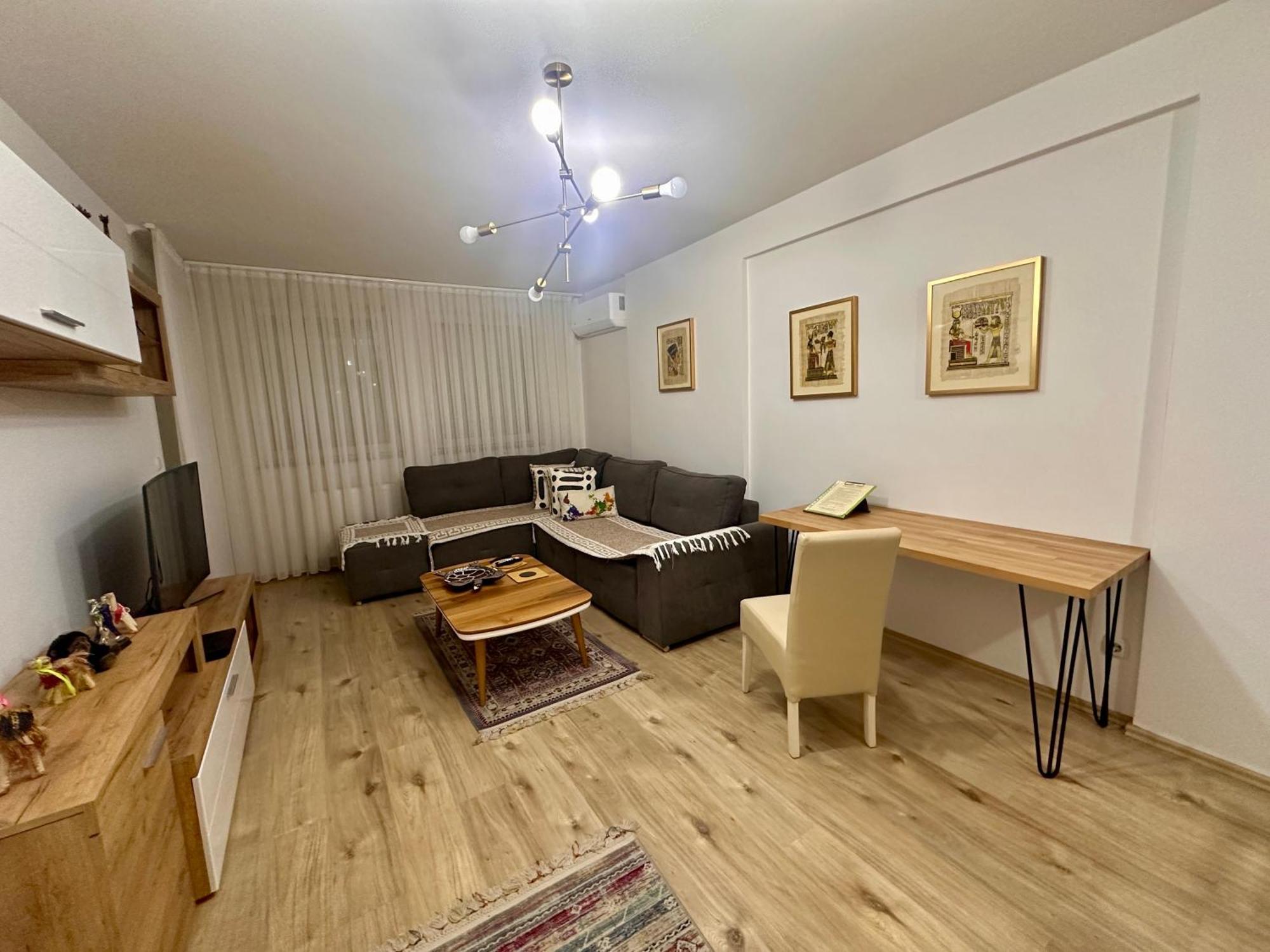 Elegant Apartment In City Centre Pristina Exteriör bild